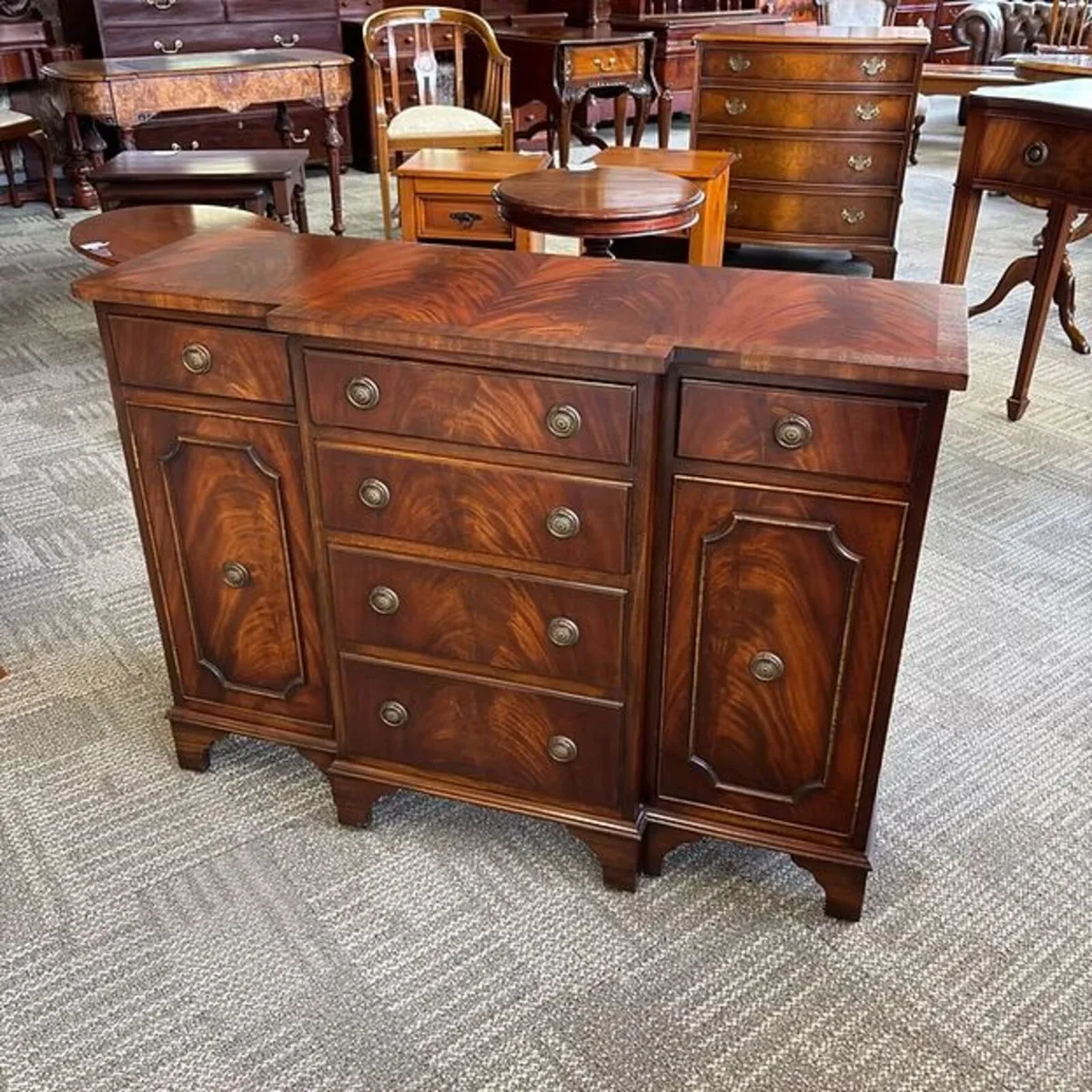 Beautiful mahogany flamed breakfront sideboard. - Image 1