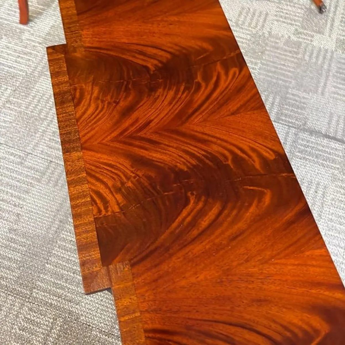 Beautiful mahogany flamed breakfront sideboard. - Image 2