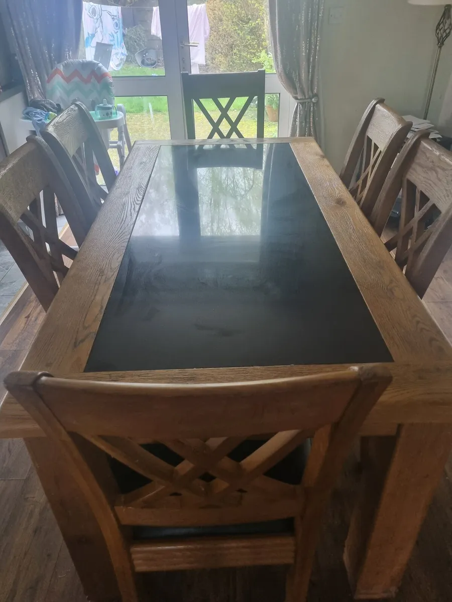 Kitchen table and matching unit - Image 1