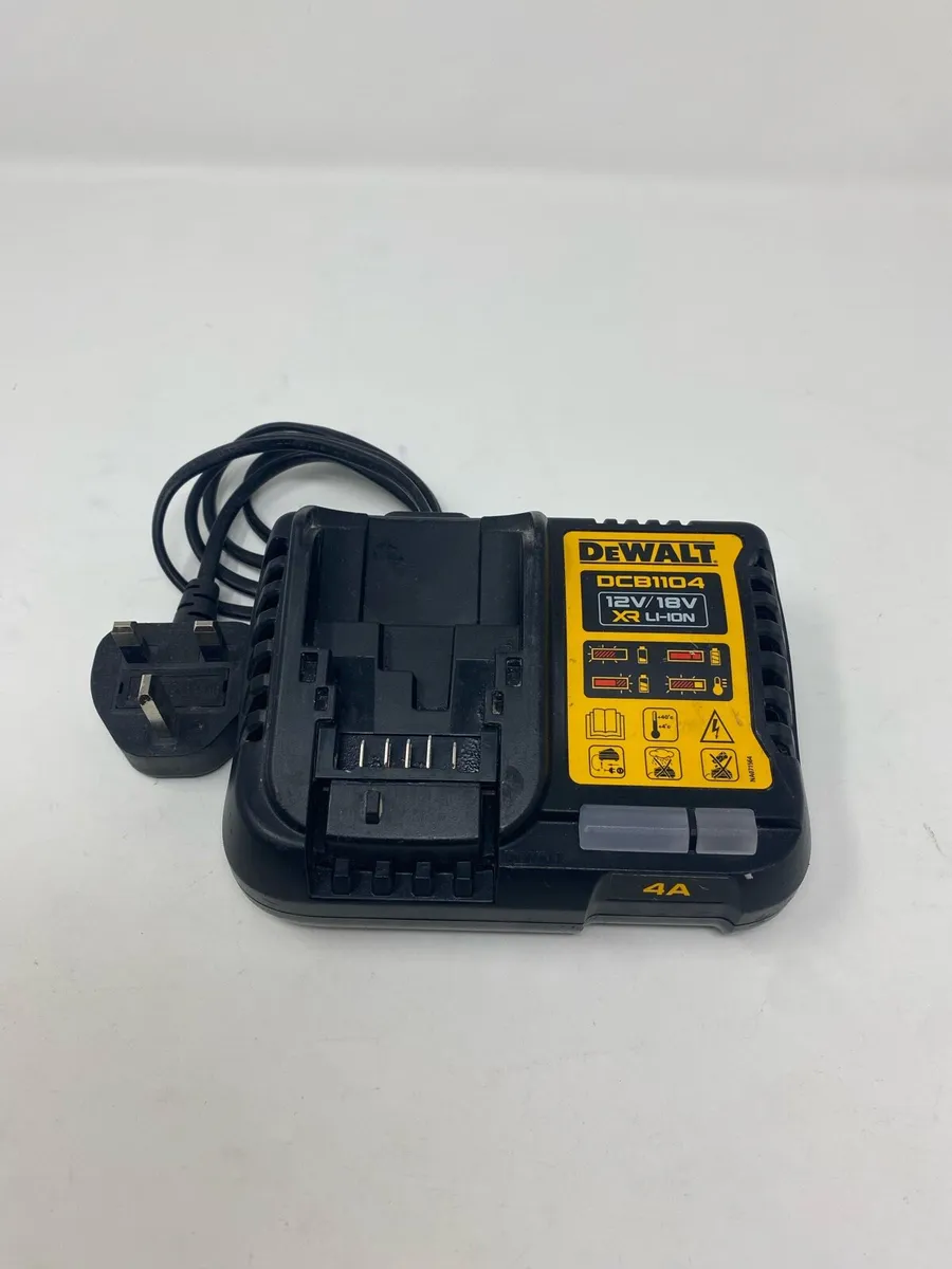 DeWalt battery charger DCB1104 - Image 1