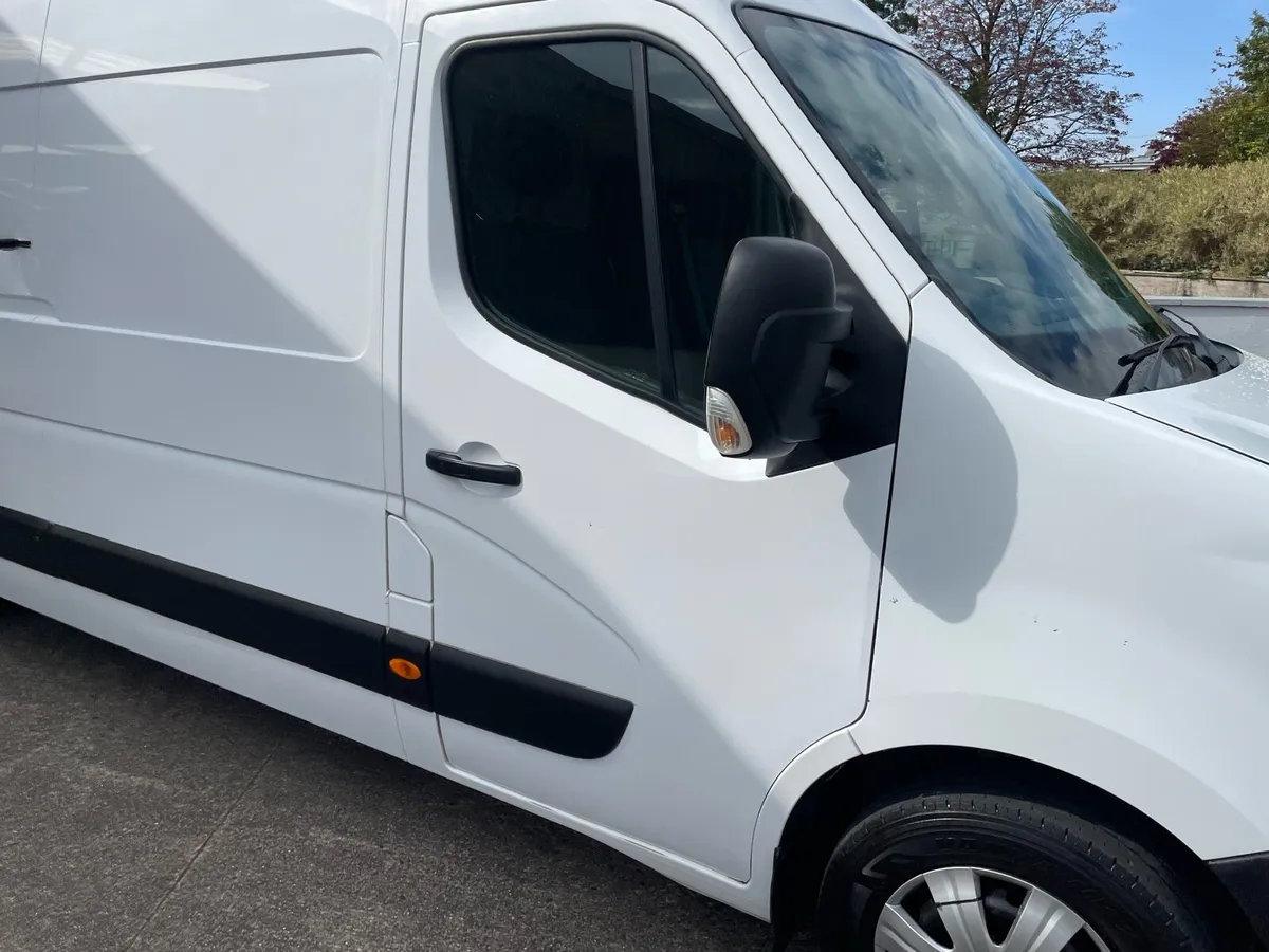 2021 Nissan NV400 - Image 1