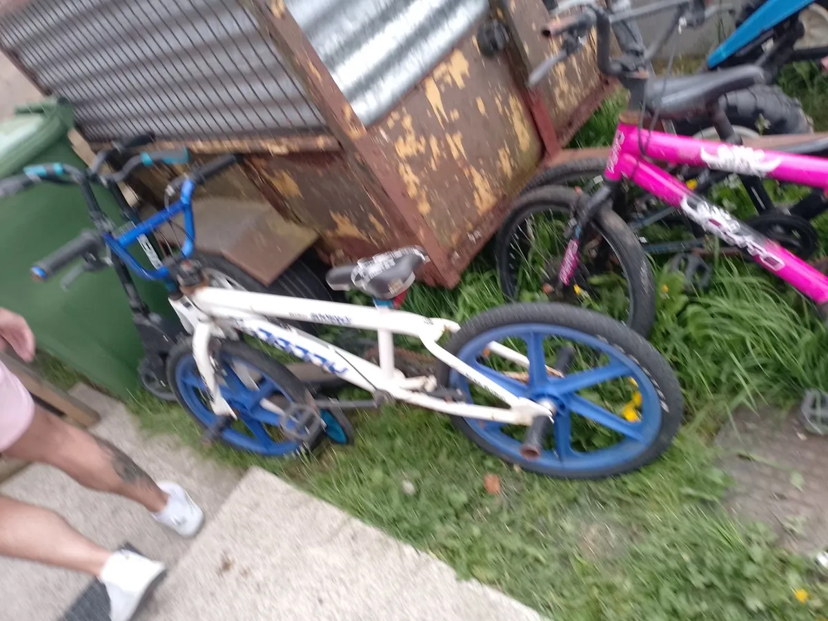 Childs bikes - Image 1