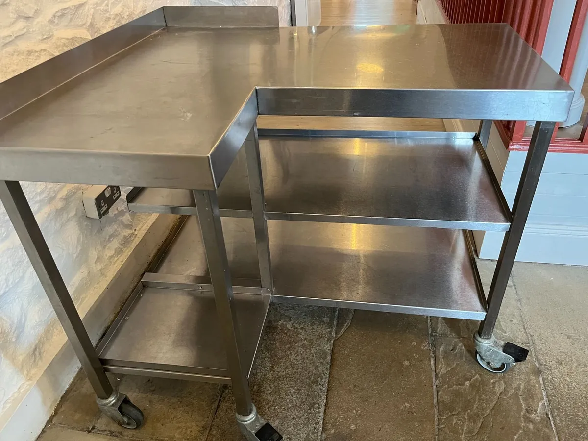 Catering counter corner until on wheels - Image 1