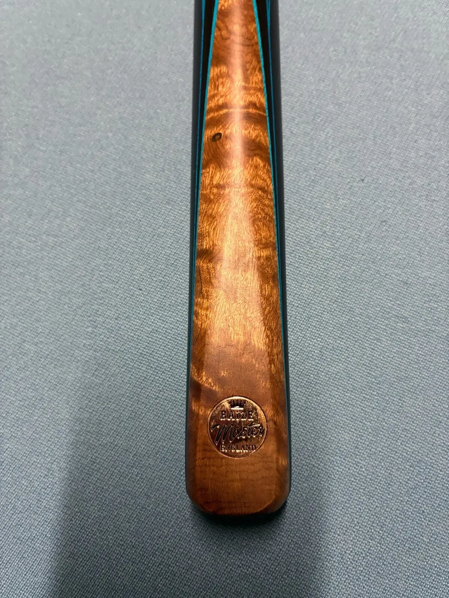 Baize Master Gold Series Cue - Image 1