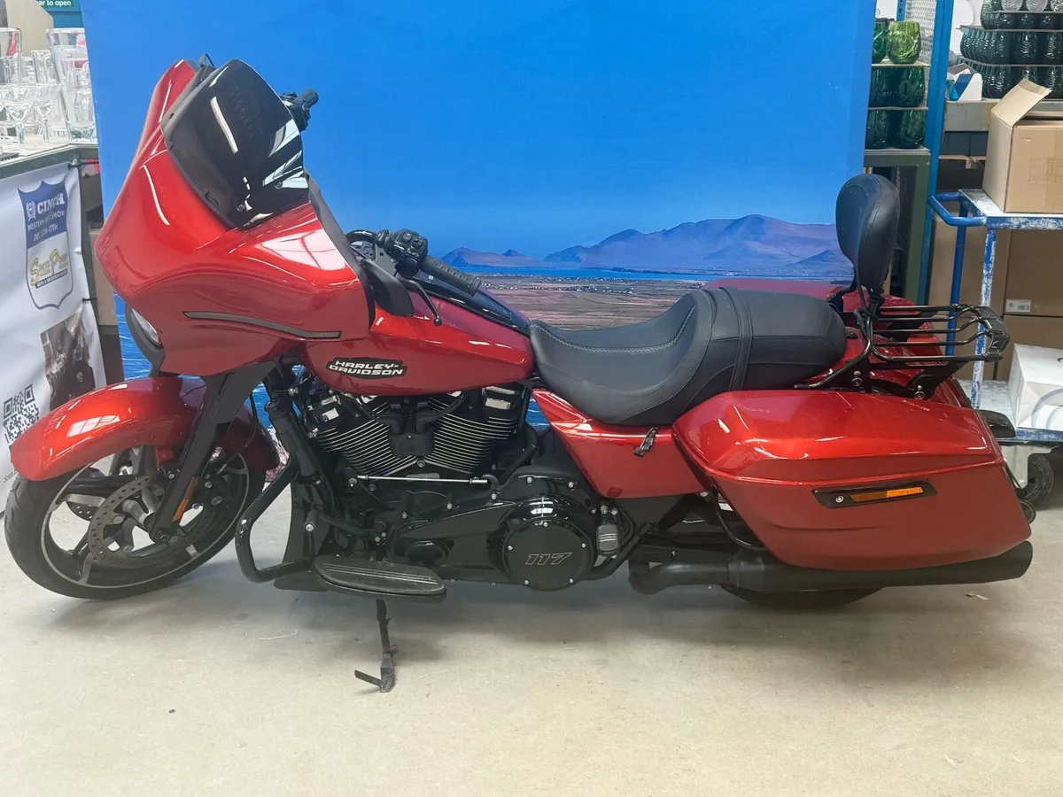 Harley Davidson 2024  Street Glide 117 cubic inch - Image 4