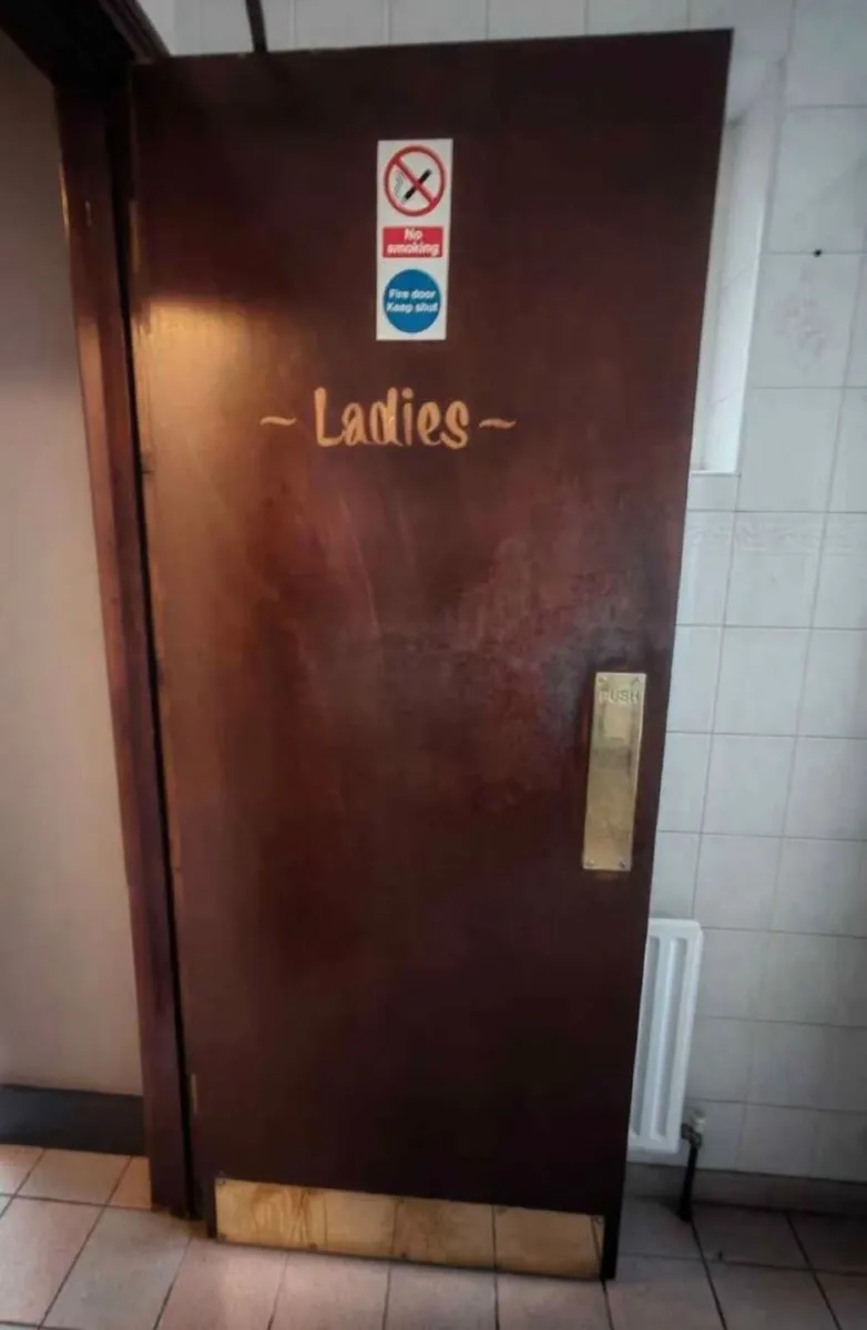 Pub furniture - Image 1