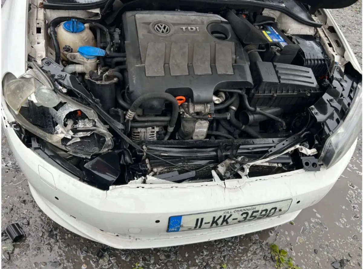 2011 Golf 1.6 tdi Match model only 220 kms - Image 2