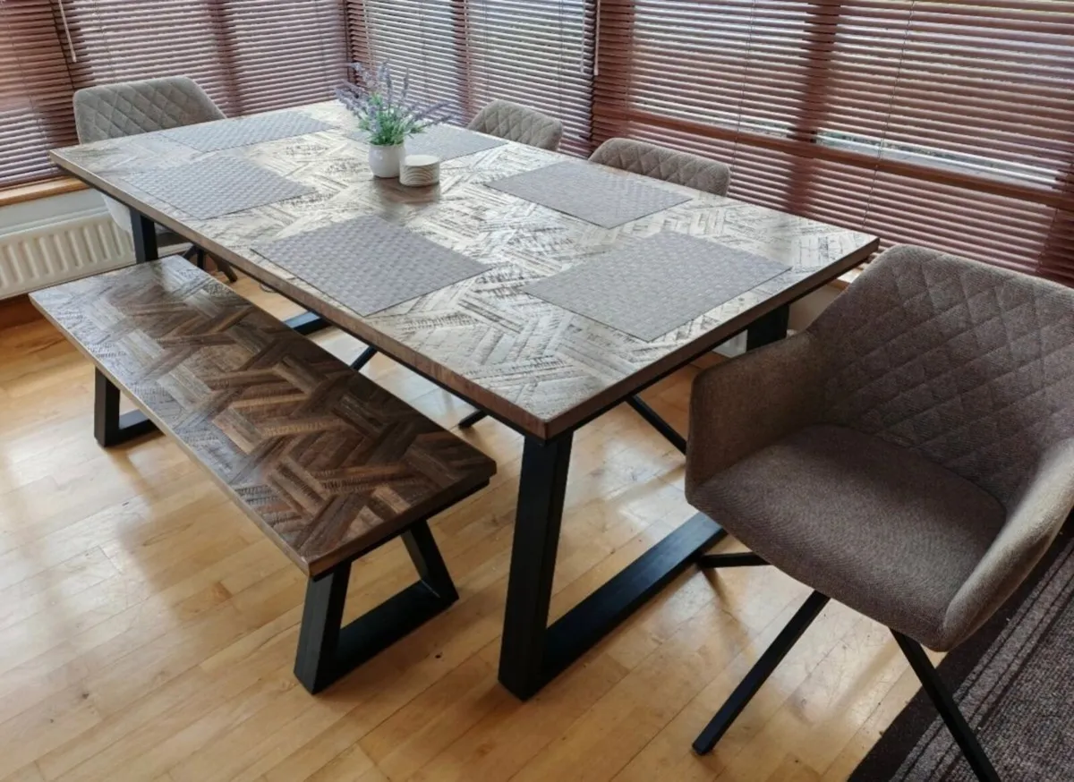 Table bench and 4 chairs - Image 1
