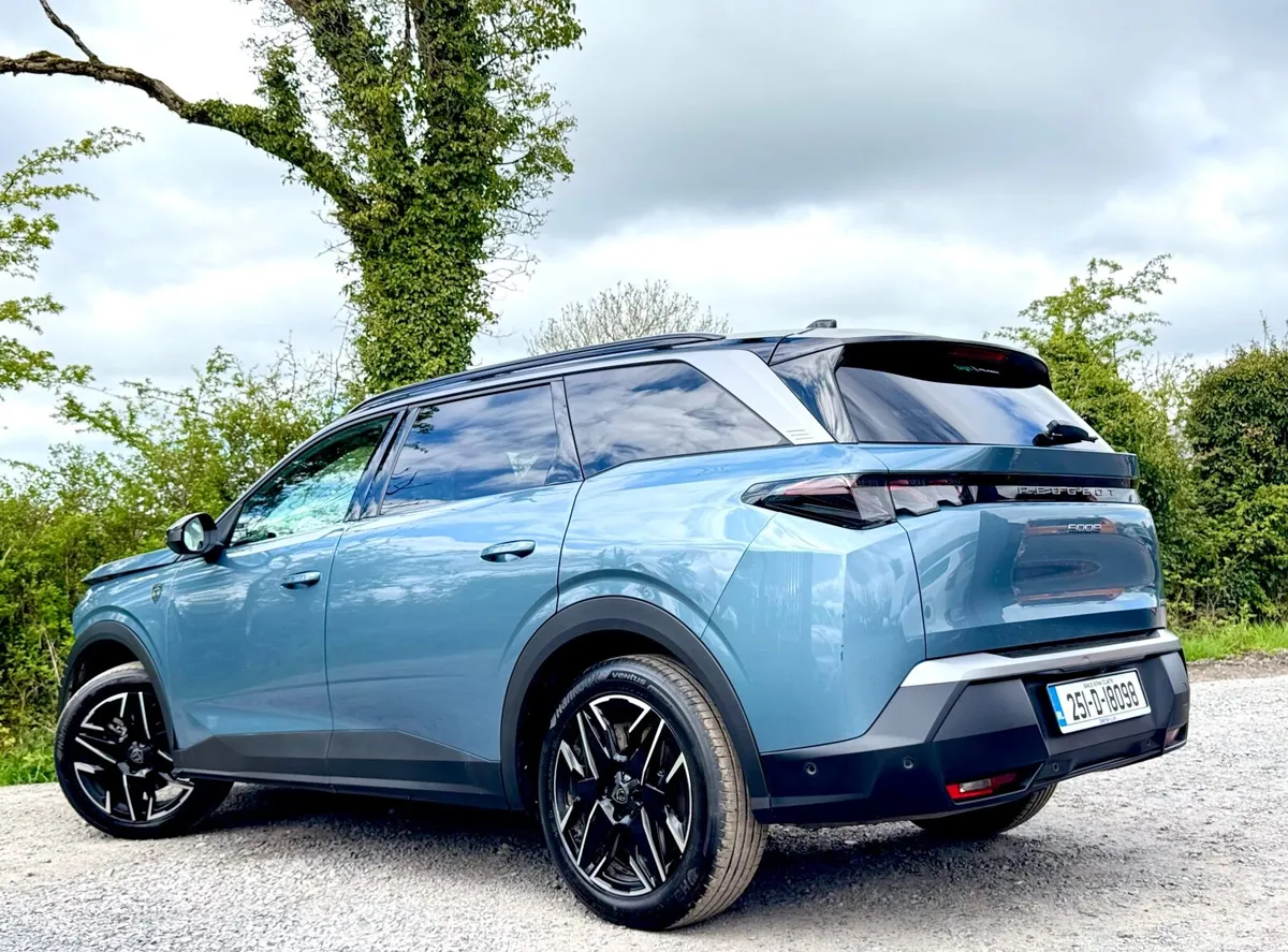 2025 Peugeot 5008 GT Hybrid - Image 1