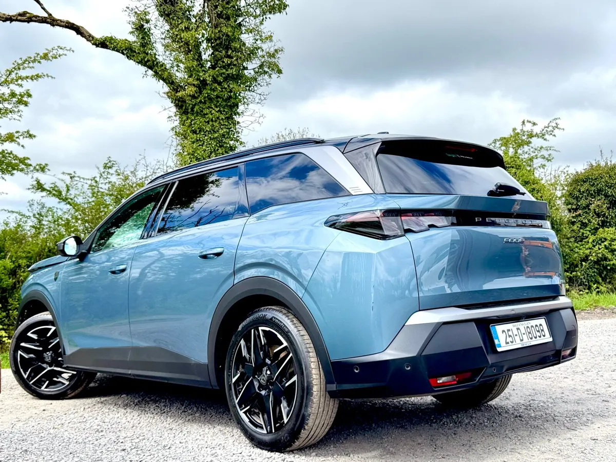 2025 Peugeot 5008 GT Hybrid - Image 3