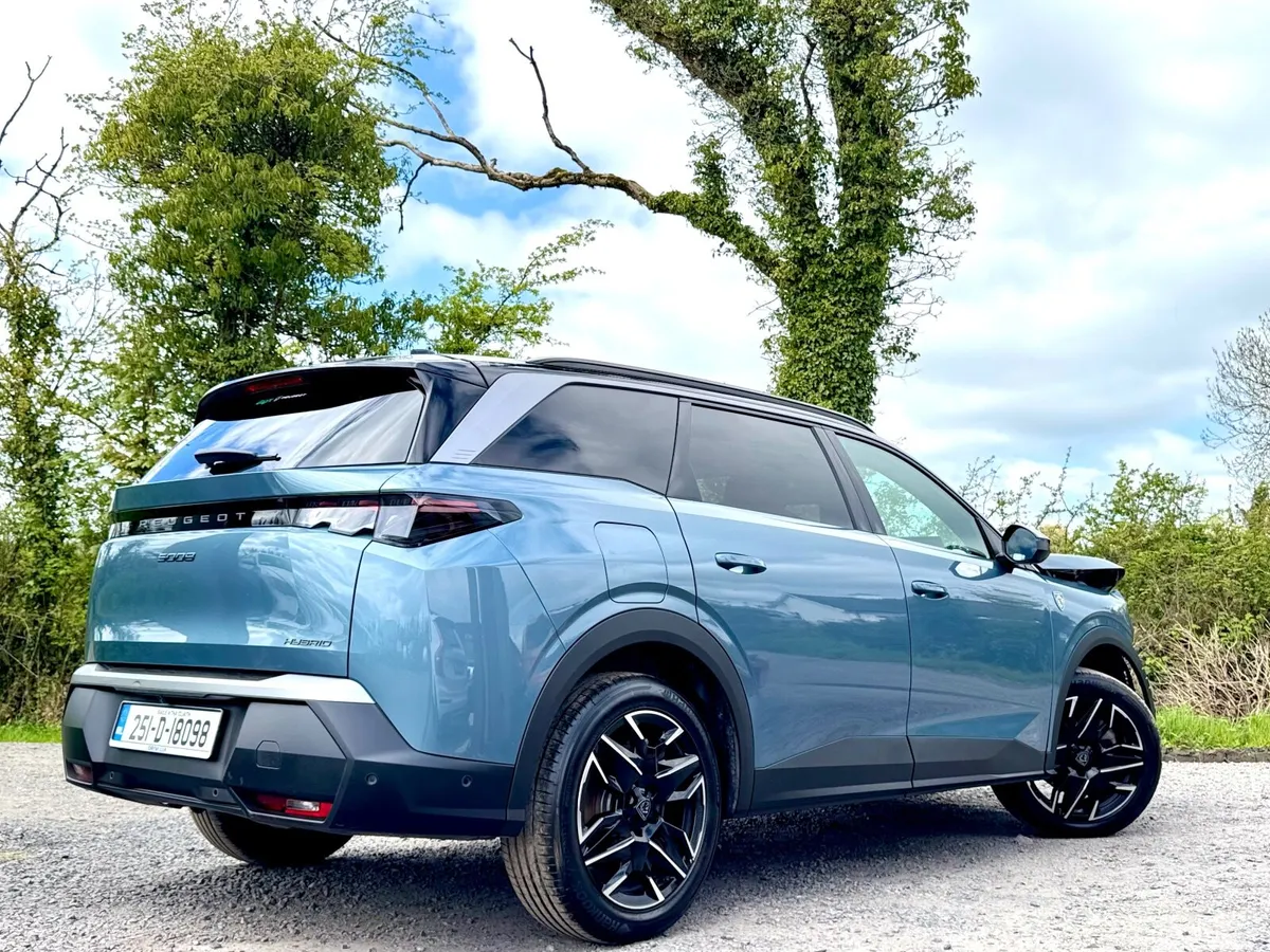 2025 Peugeot 5008 GT Hybrid - Image 4