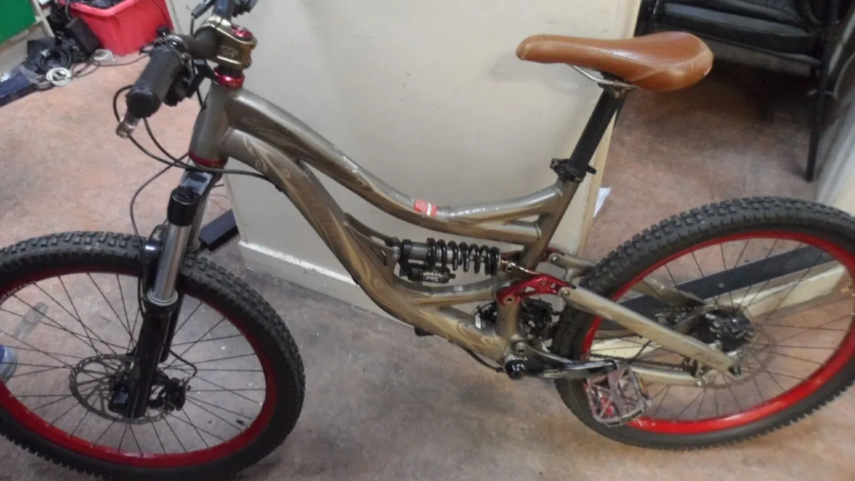 Specialized Dual Suspension Bike - Image 4