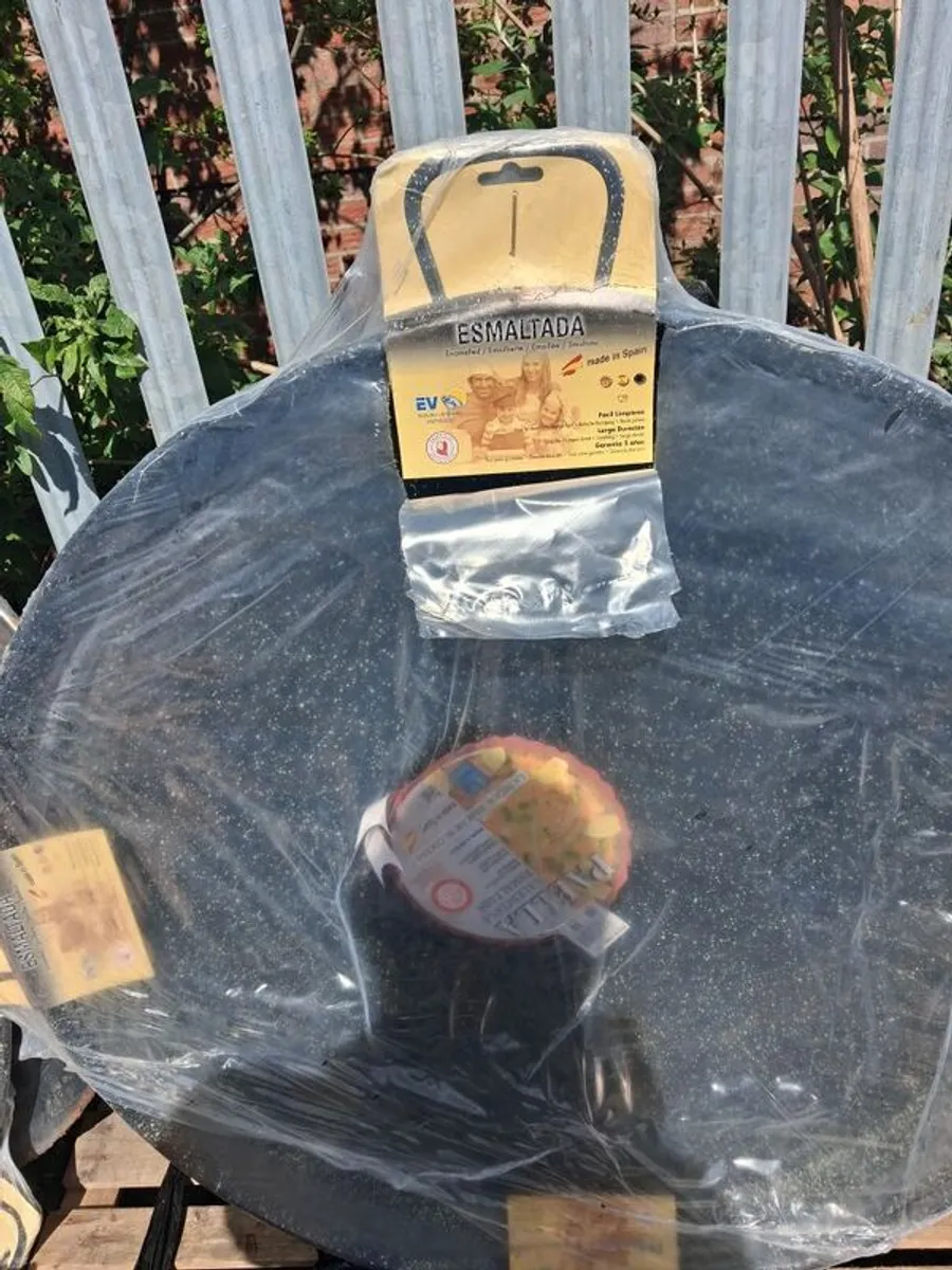 large Paella cooking dishes - Image 1