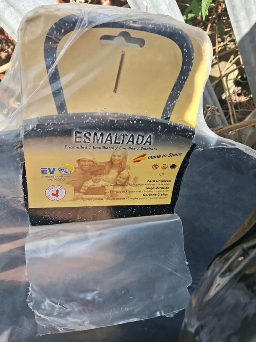 large Paella cooking dishes - Image 3