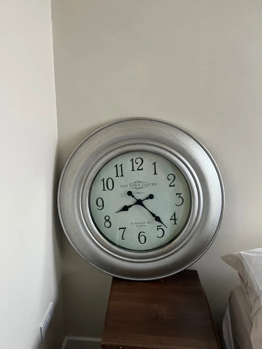 Large Clock - Image 2