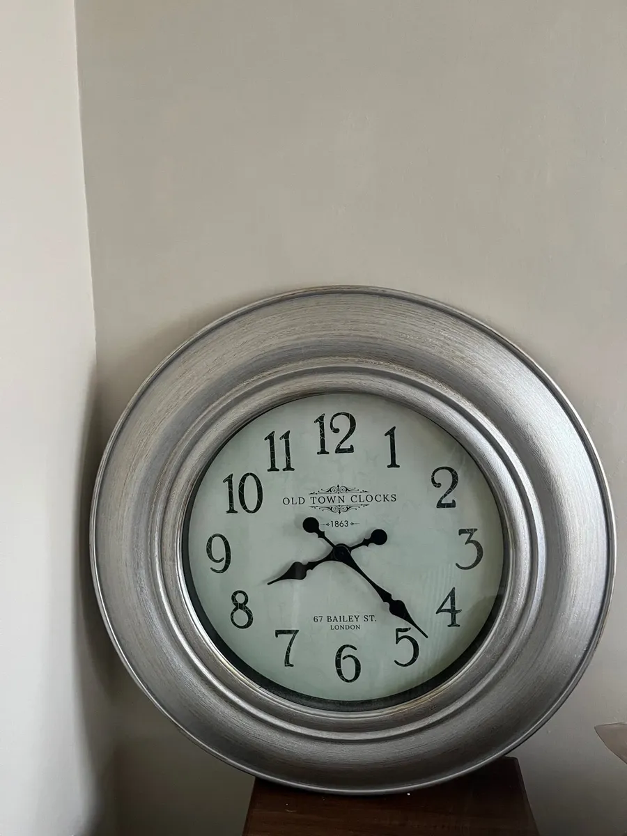 Large Clock - Image 3