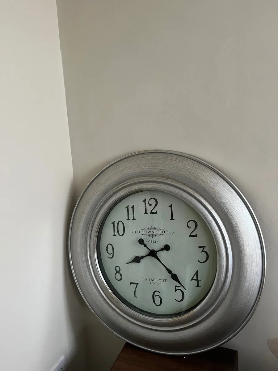 Large Clock - Image 4