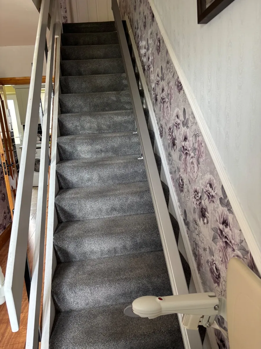 Stairlift ((Almost new) - Image 2
