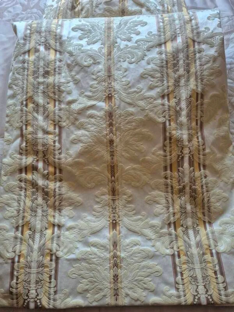 Curtains - Image 3