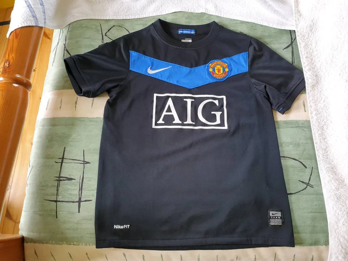 Manchester United Football Club Away Jersey 2008 - Image 1