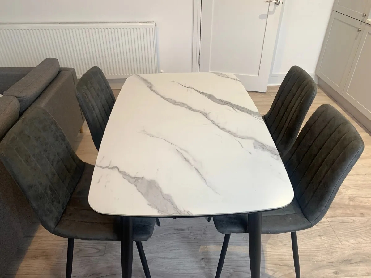 Dining table + 4 chairs - Image 2