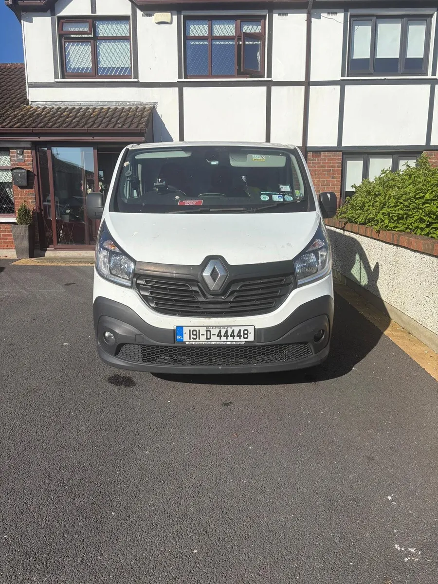 2019 Renault Trafic 175,000KM - Image 1