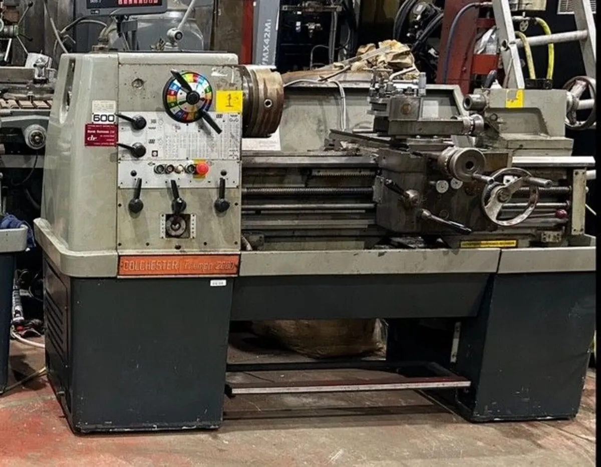 COLCHESTER TRIUMPH 2000 LATHE