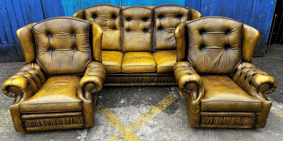 VINTAGE CHESTERFIELD STYLE SOFA & ARMCHAIRS - Image 1