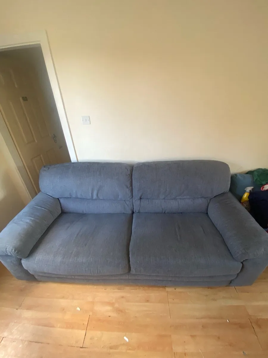 Couch/ free - Image 1