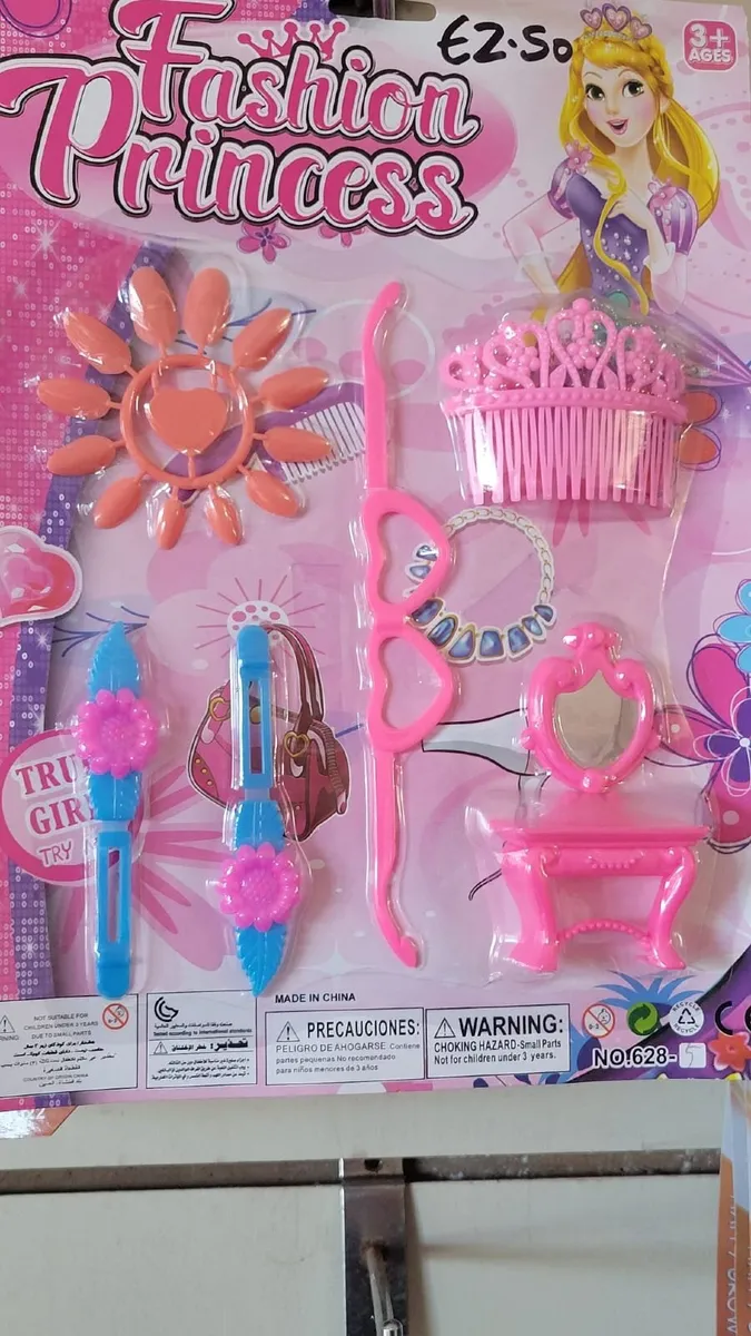 Toys beach shop contents sandbuckets, spades etc - Image 3