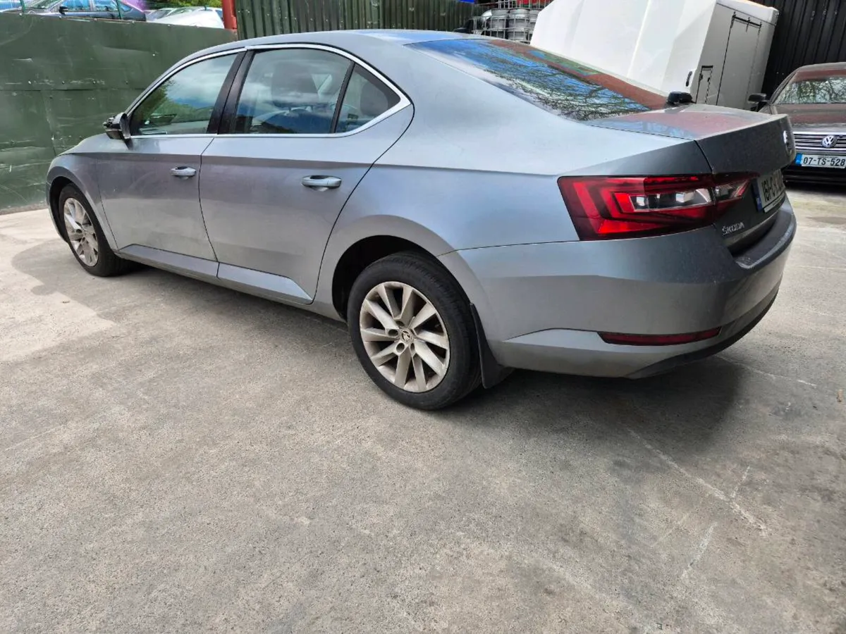 Skoda Superb 2016 - Image 4