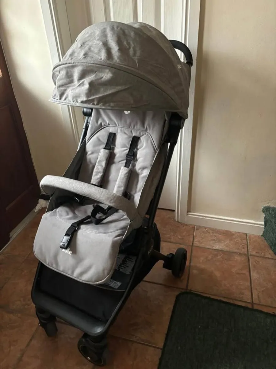 Save €100 - JOIE pact travel stroller & adapters - Image 3