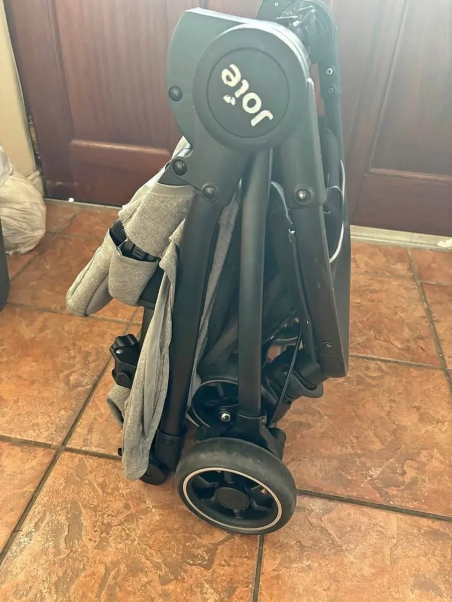 Save €100 - JOIE pact travel stroller & adapters - Image 4