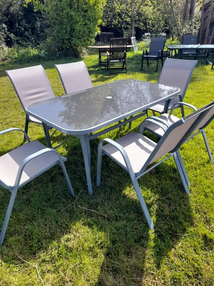 Garden table and chairs - Image 1