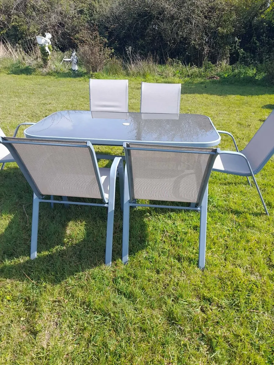 Garden table and chairs - Image 2