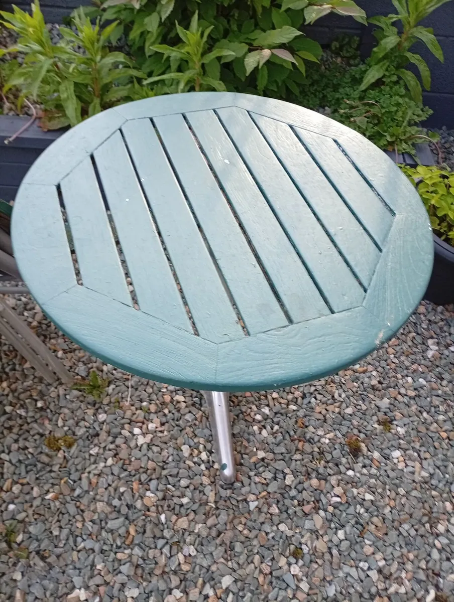 Garden table and chairs - Image 1