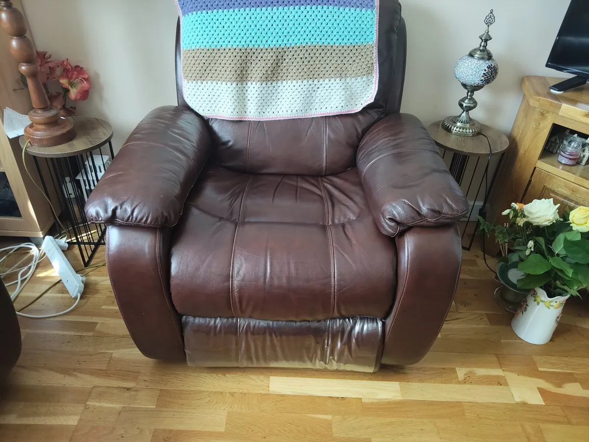 brown leather reclining sofa and chair - Image 1