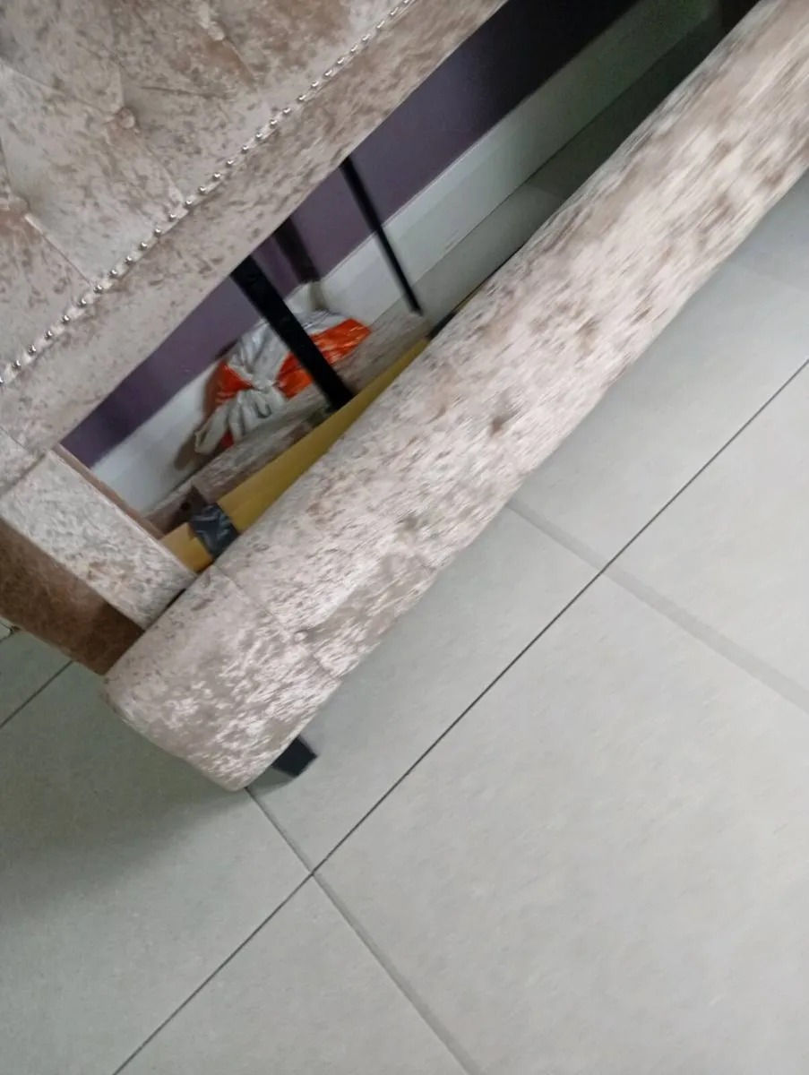 King size bed - Image 3