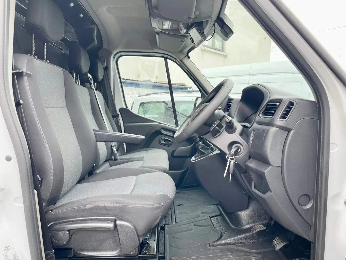 Renault Master LM35 Business 2.3DCI 135 BHP,2023 - Image 3