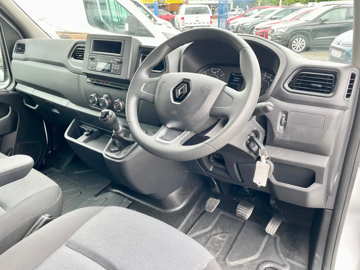 Renault Master LM35 Business 2.3DCI 135 BHP,2023 - Image 4