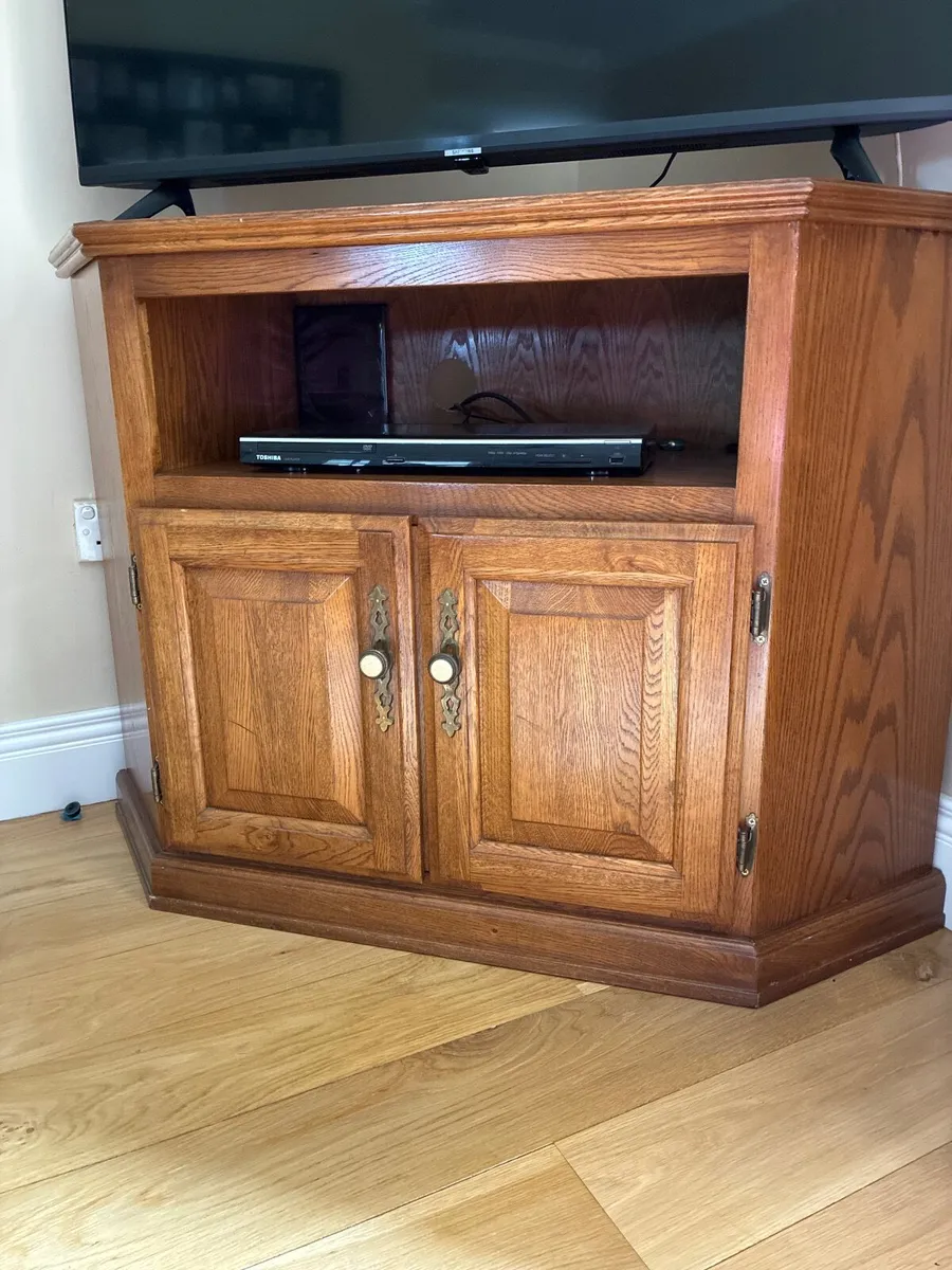TV unit and Nest of tables - Image 1