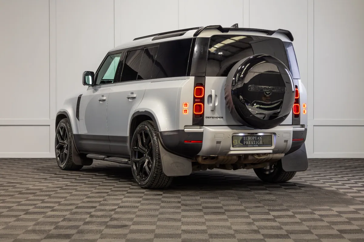 242 Land Rover Defender D250 S 3 Seat Commercial - Image 4