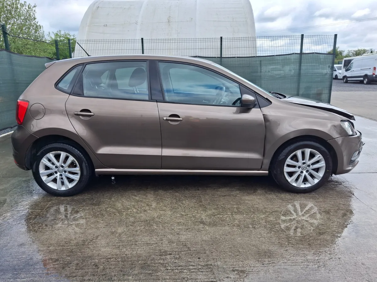 🚗2017 Volkswagen Polo  Trendline - Image 3