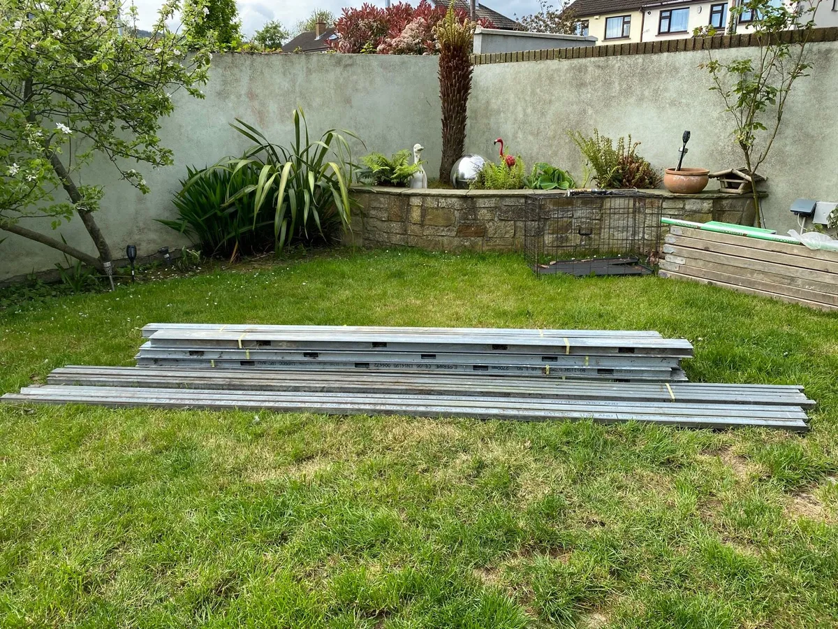 Metal stud and track - Image 1