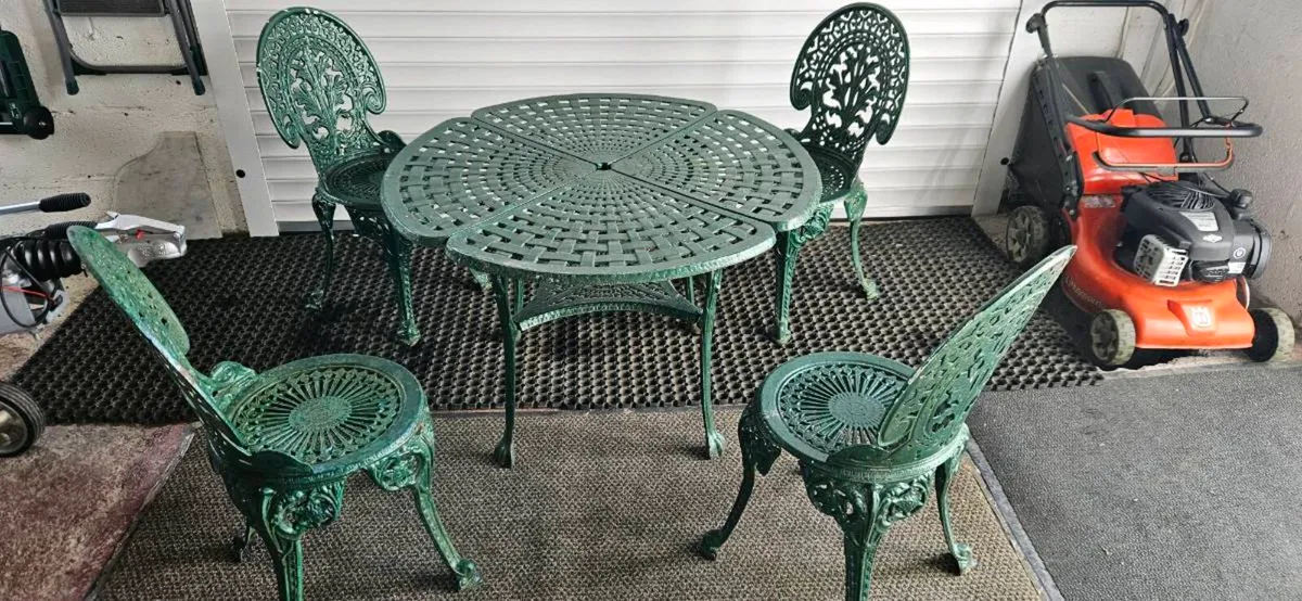 HEAVY CAST IRON TABLE - Image 1