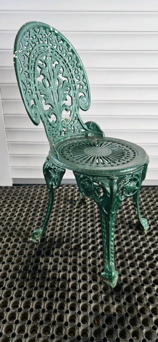 HEAVY CAST IRON TABLE - Image 2