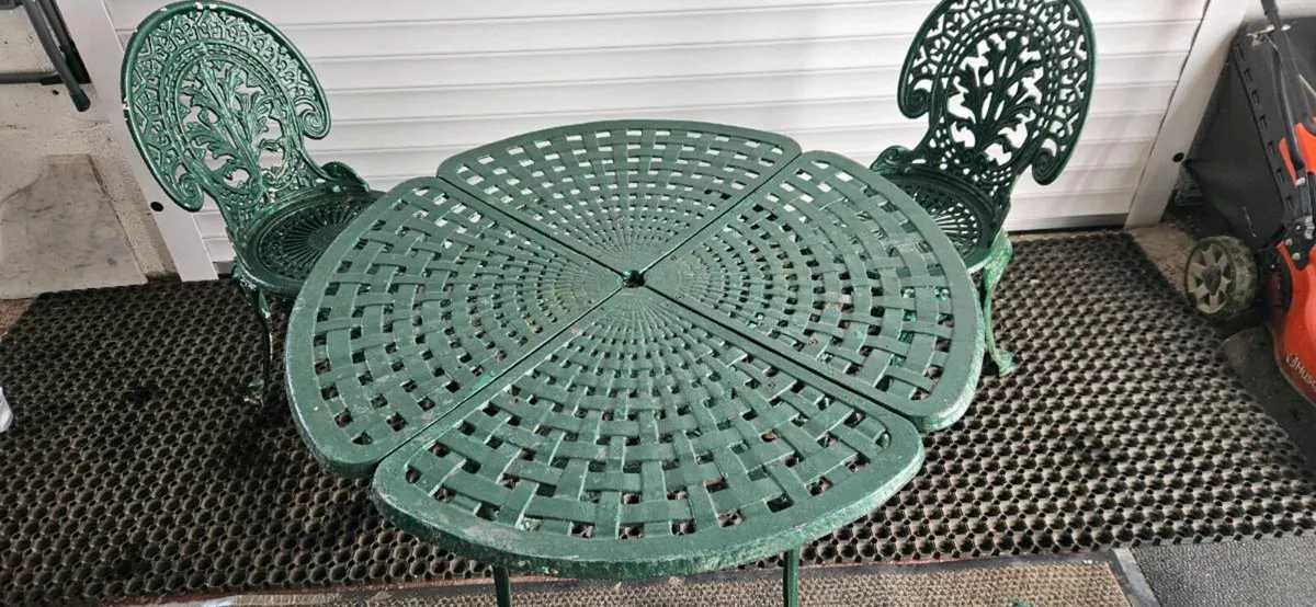 HEAVY CAST IRON TABLE - Image 3