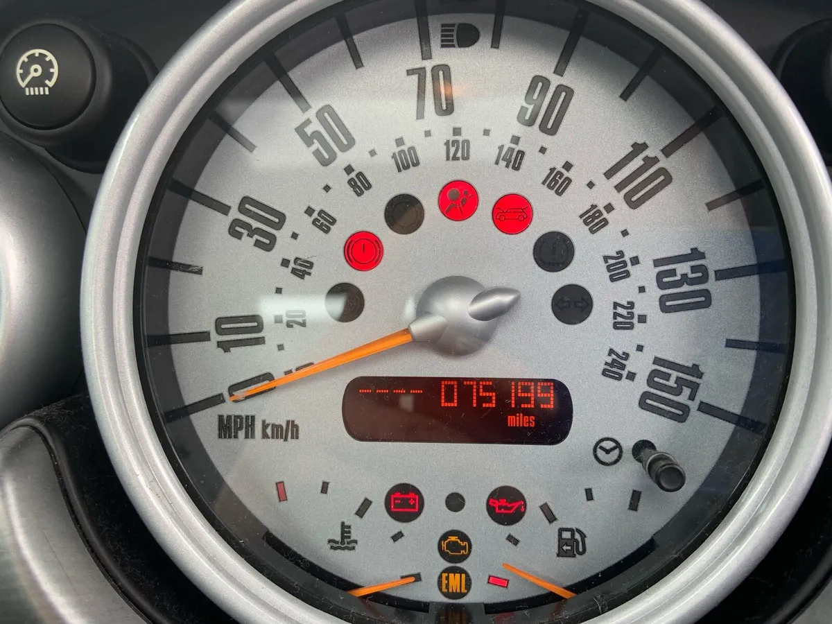 2005 Mini Cooper S  VERY LOW mileage - Image 4