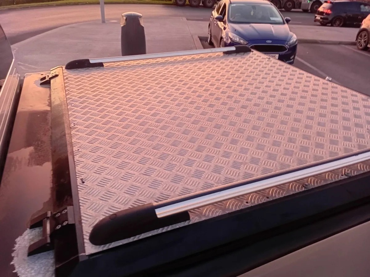 11Toyota Hilux - Image 4