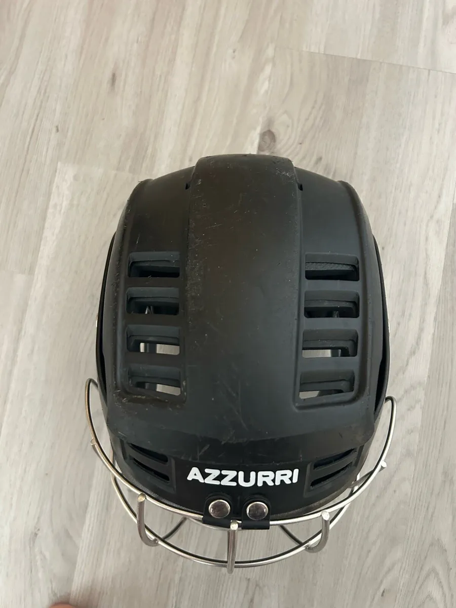 Azzurri hurling helmet - Image 2
